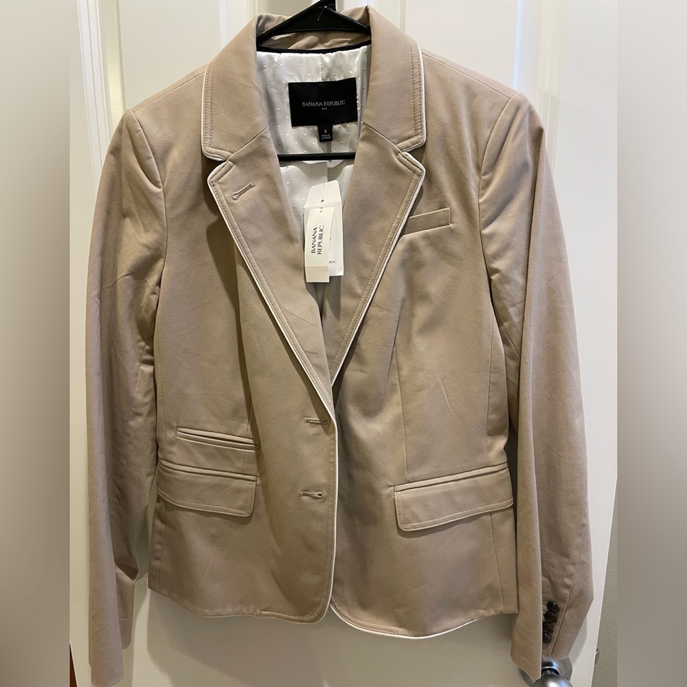 Banana Republic Tan Blazer with White Piping. Size 8. NWT.